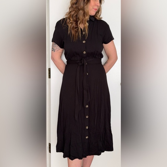 H&M Dresses & Skirts - H&M Black Tie-Shirt Midi Dress with Button Detail